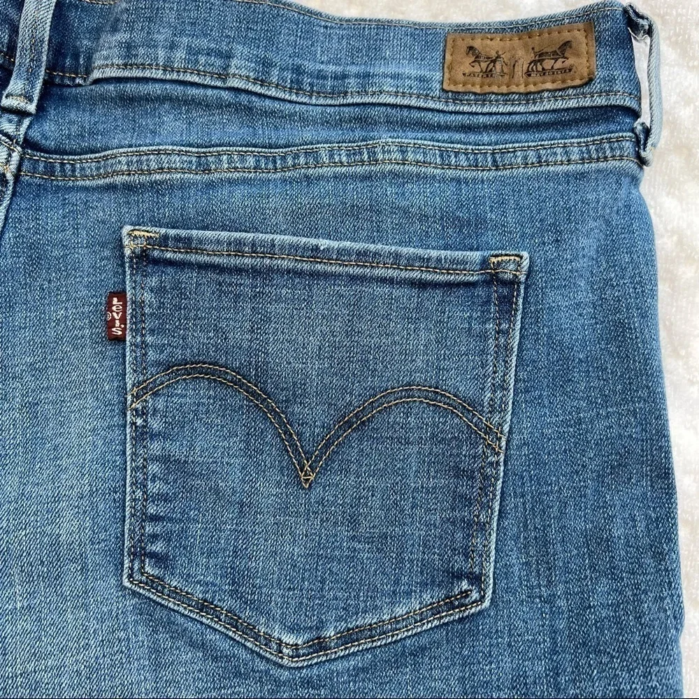 ! Levi’s woman’s denim shorts.